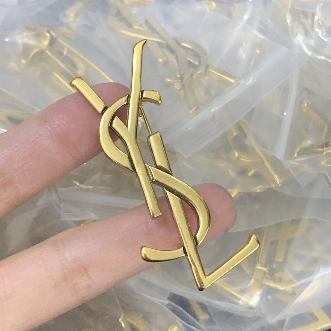 Brooch 5