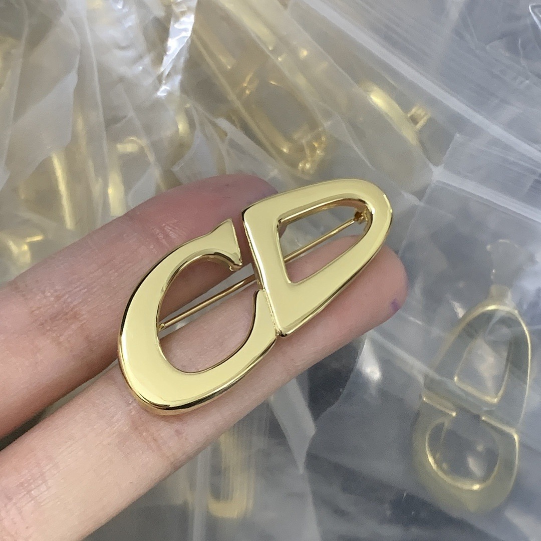 Brooch 7