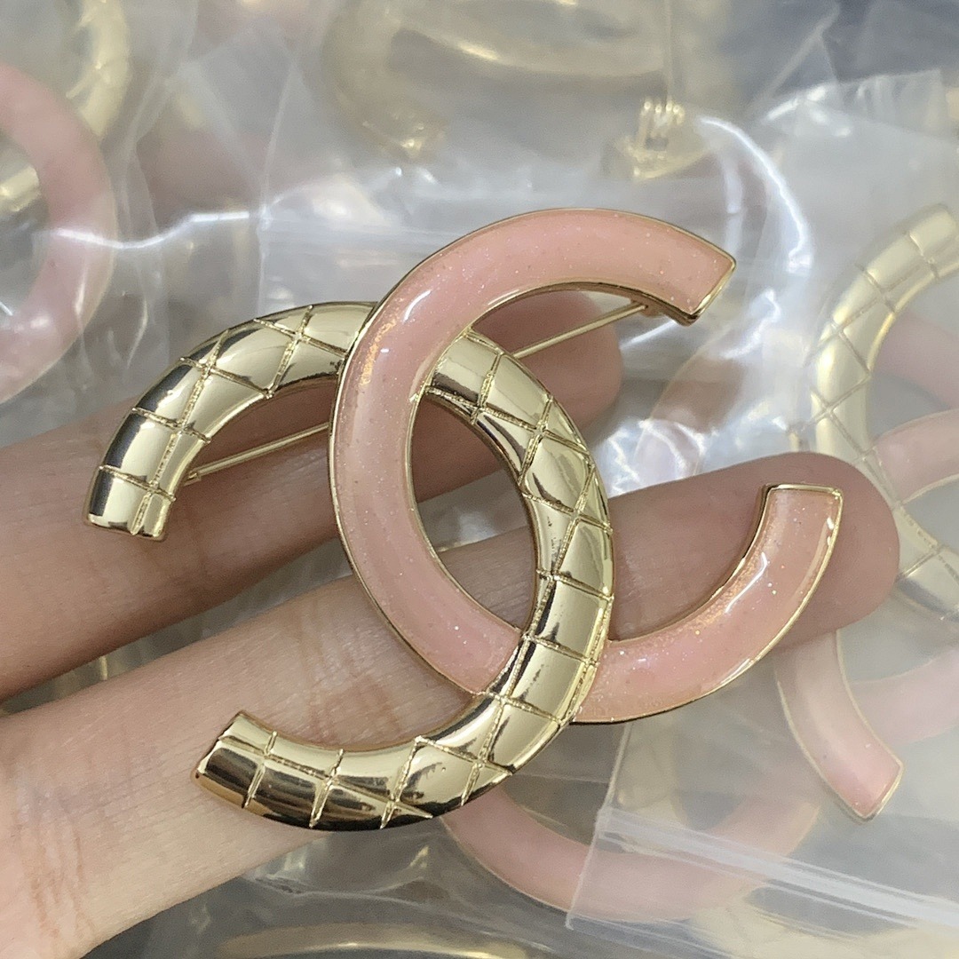 Brooch 11