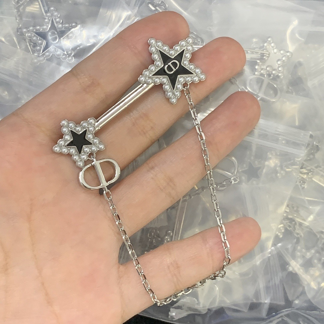 Brooch 24