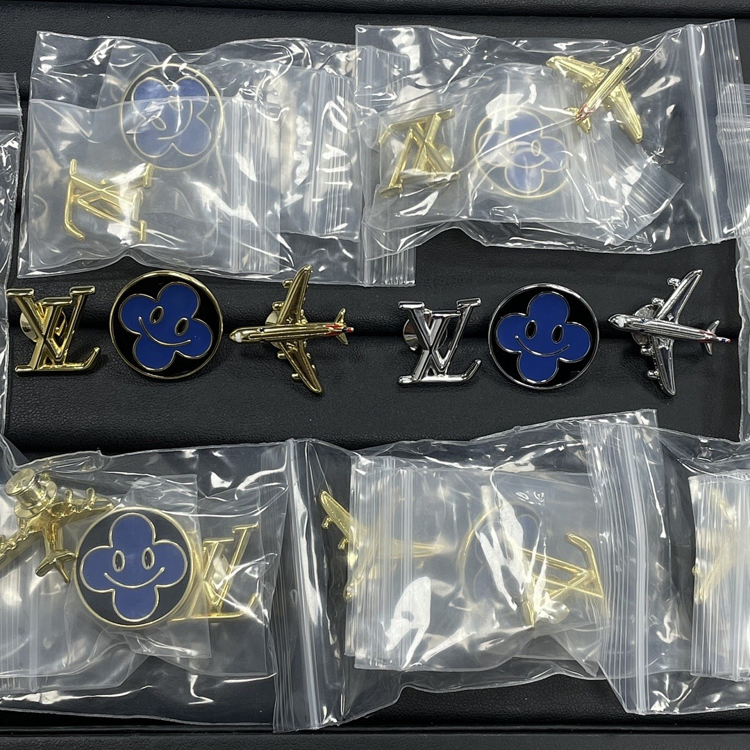 Brooch 36