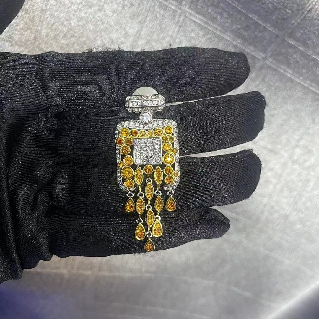 Brooch 44