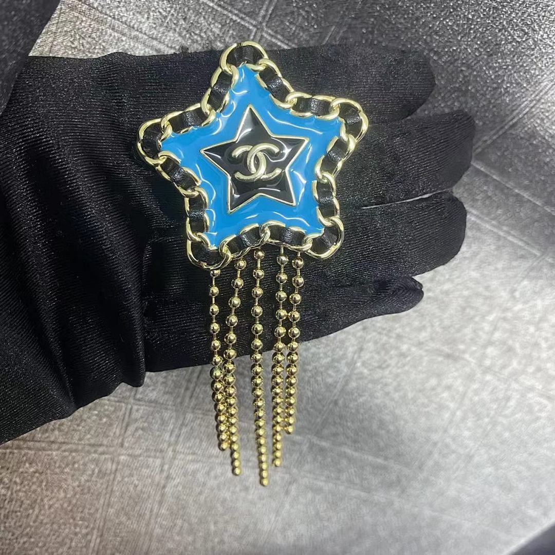 Brooch 48