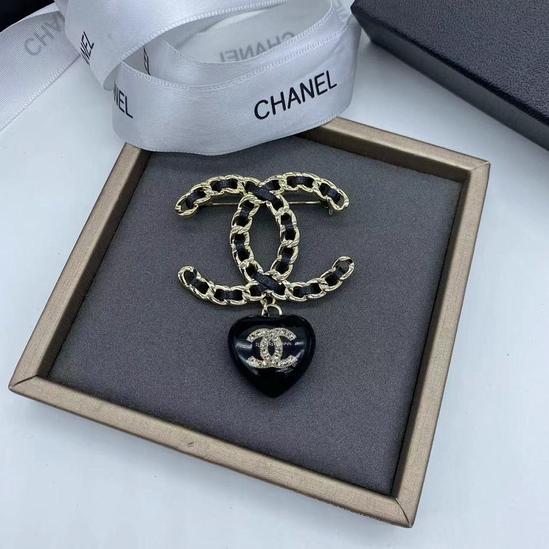 Brooch 59