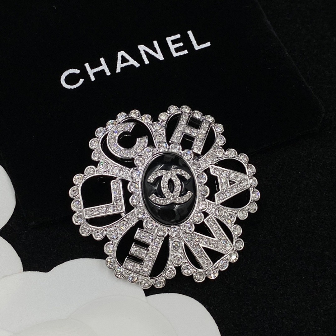 Brooch 71