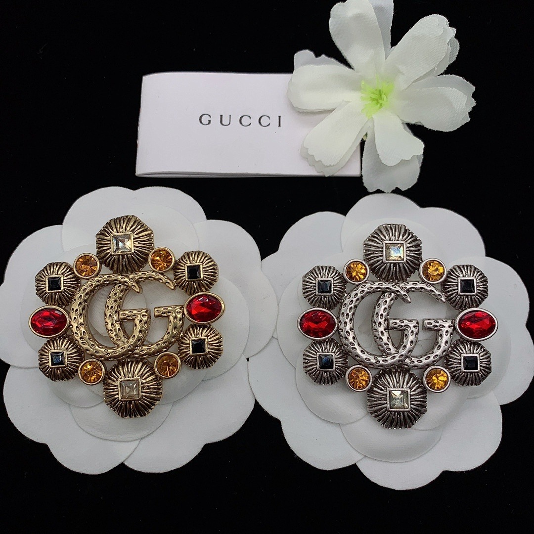 Brooch 101