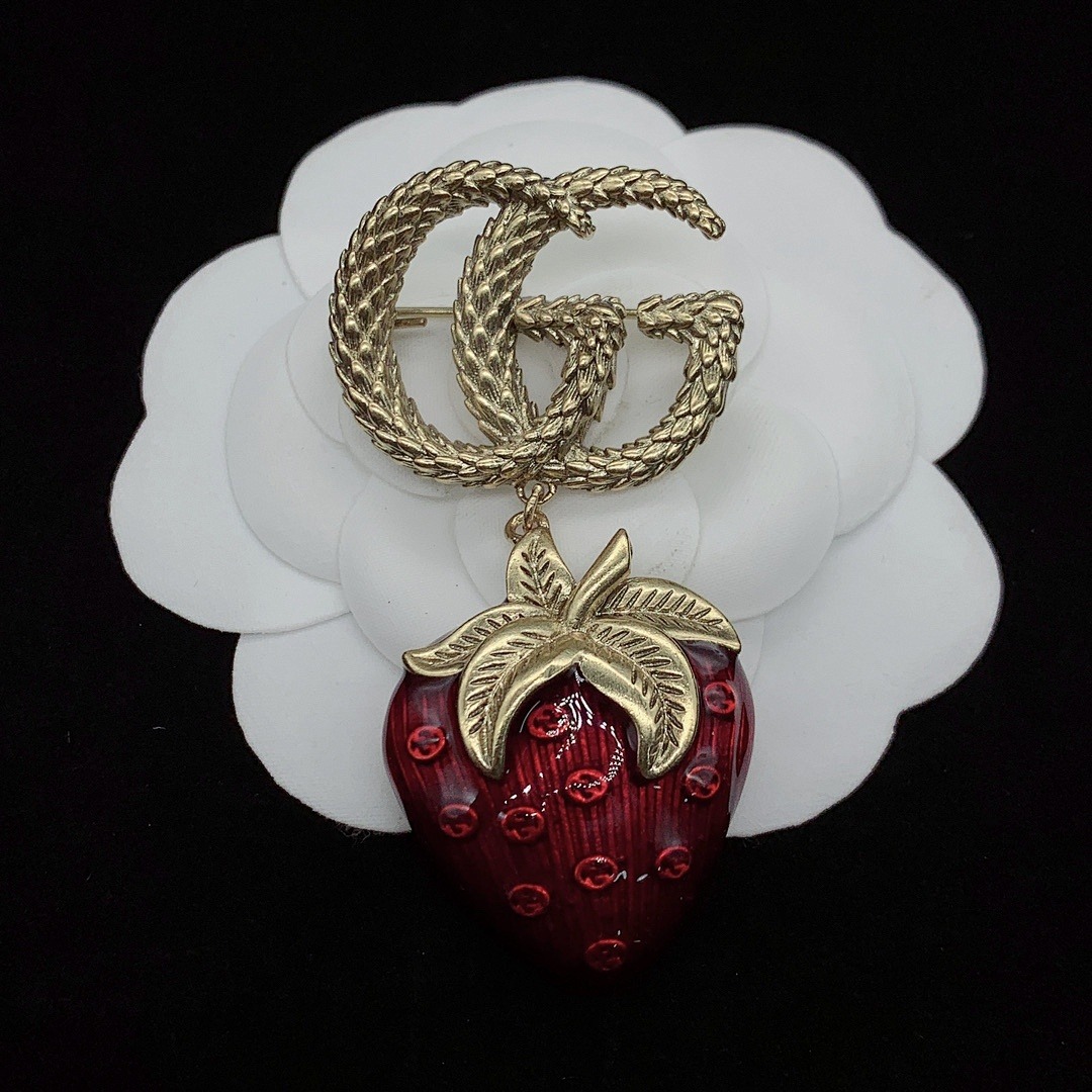 Brooch 102