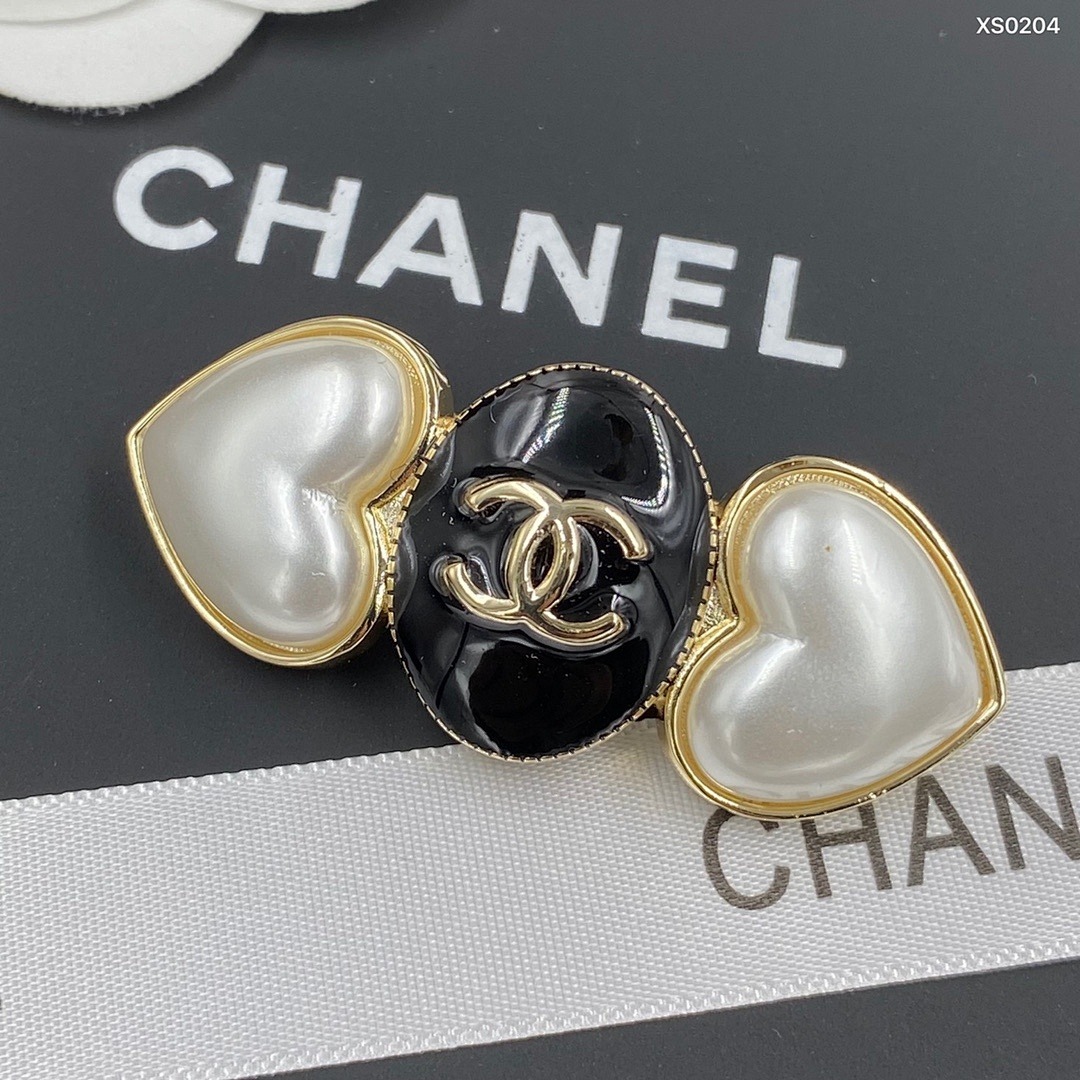 Brooch 109