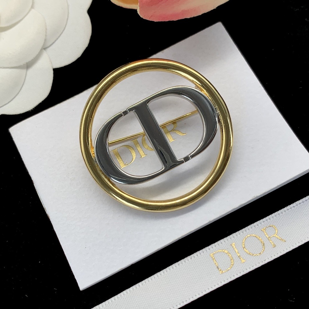 Brooch 116
