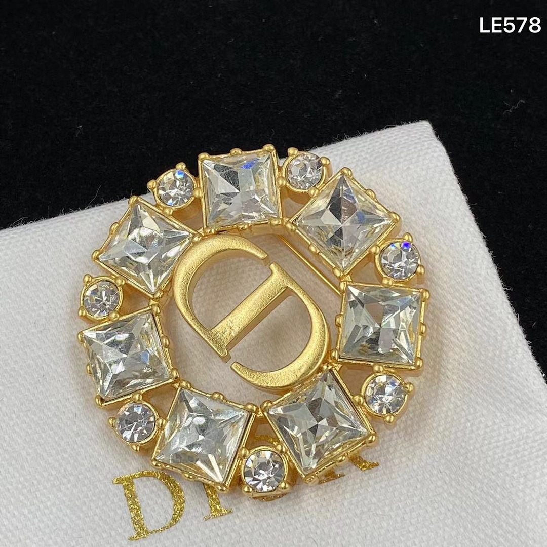 Brooch 122