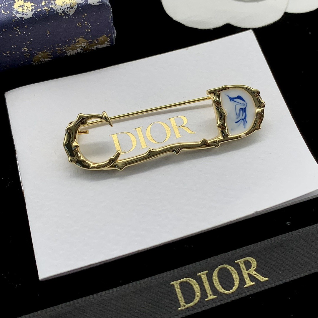 Brooch 125