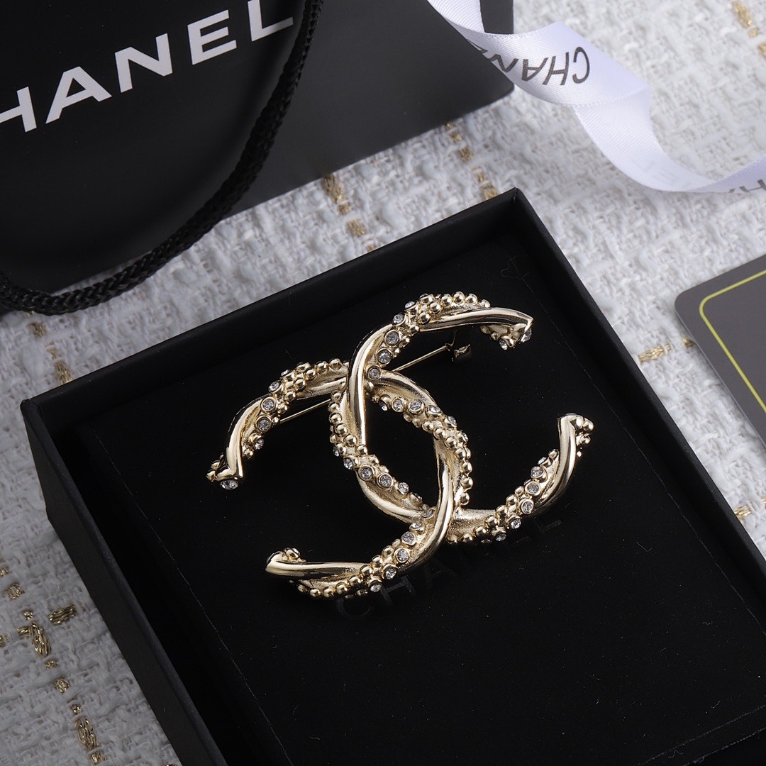 Brooch 128