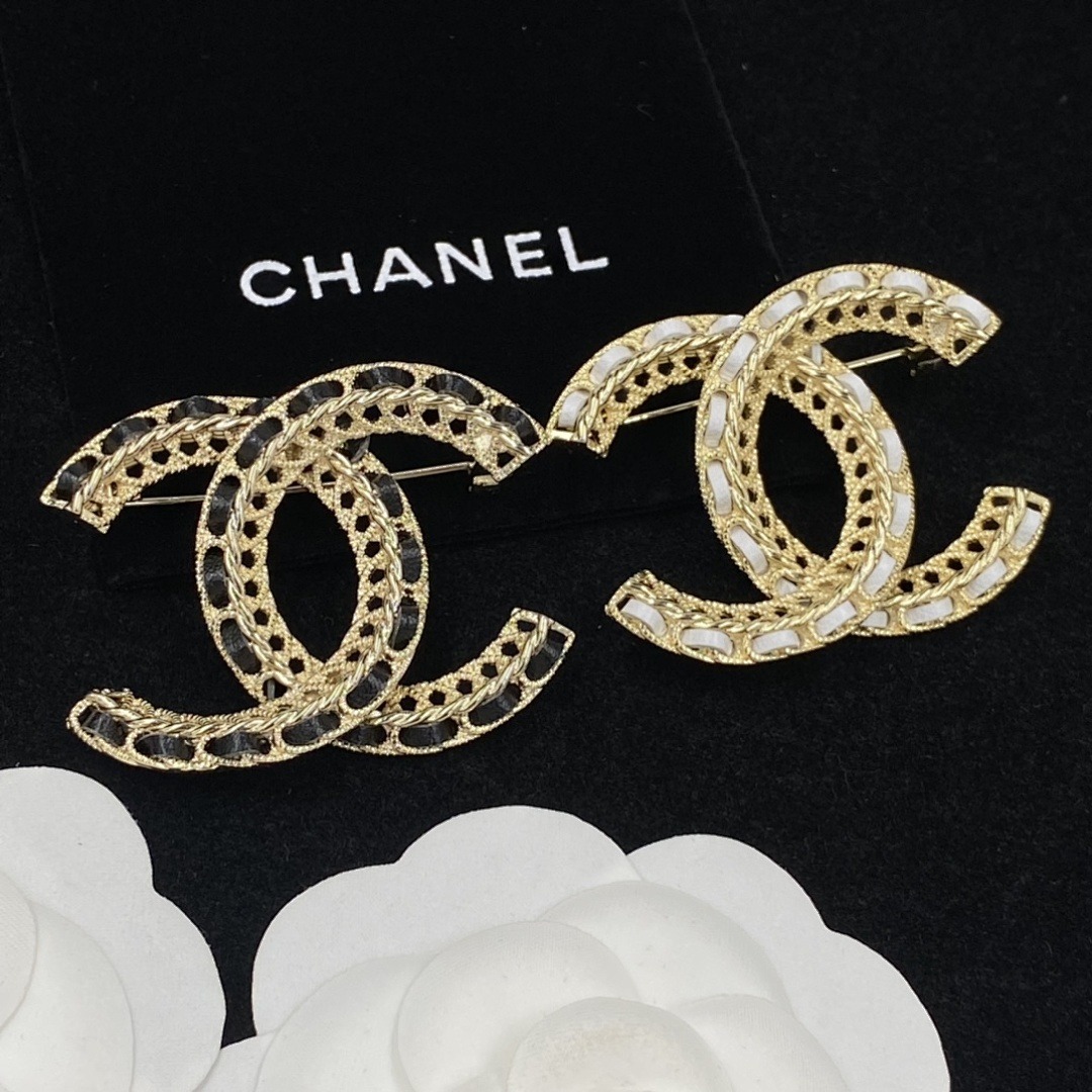 Brooch 143