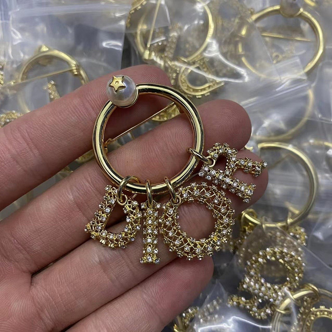 Brooch 180