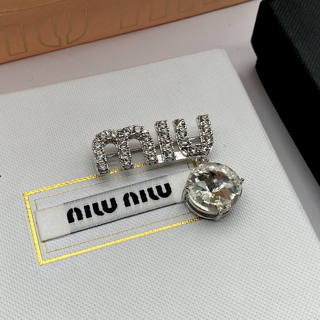 Brooch 196