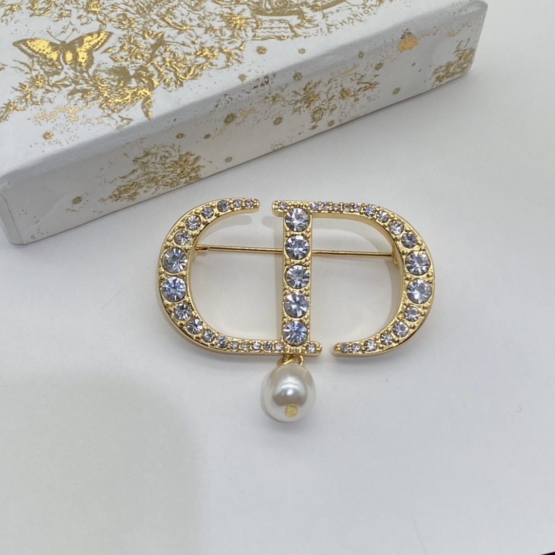Brooch 211