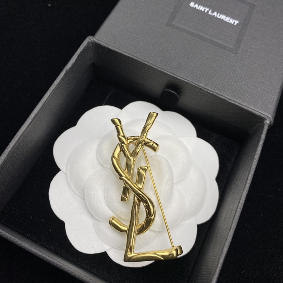 Brooch 223