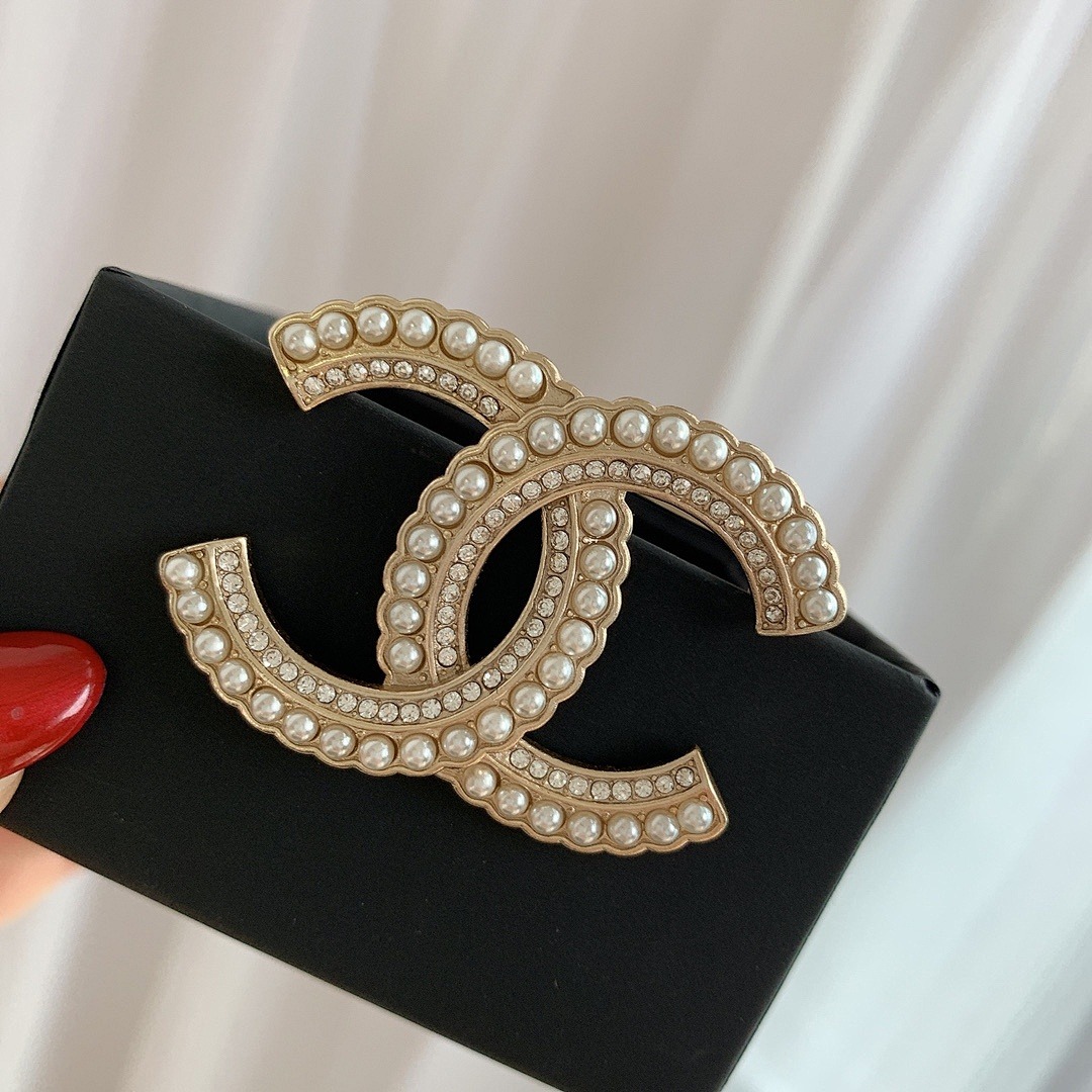 Brooch 230