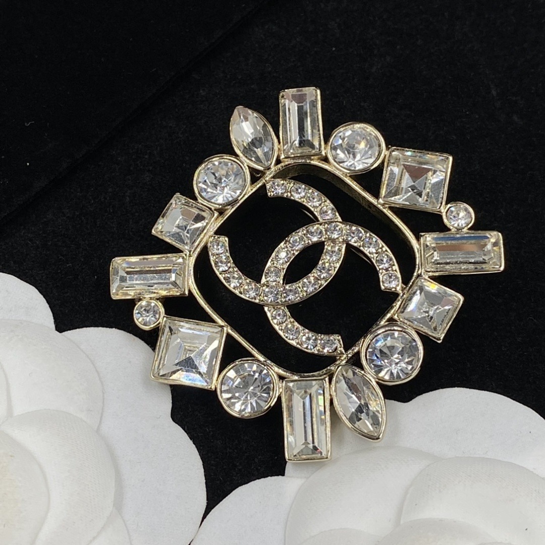 Brooch 246