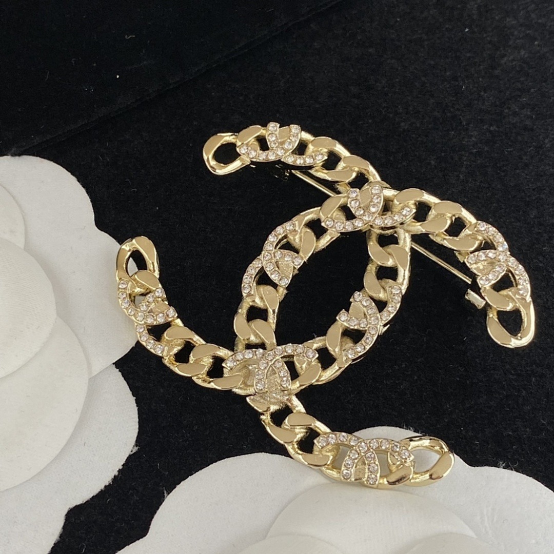 Brooch 251