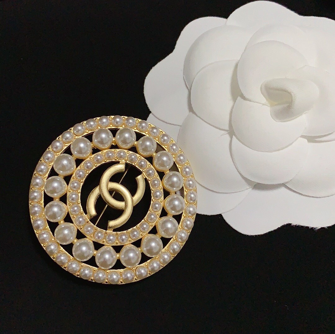 Brooch 260