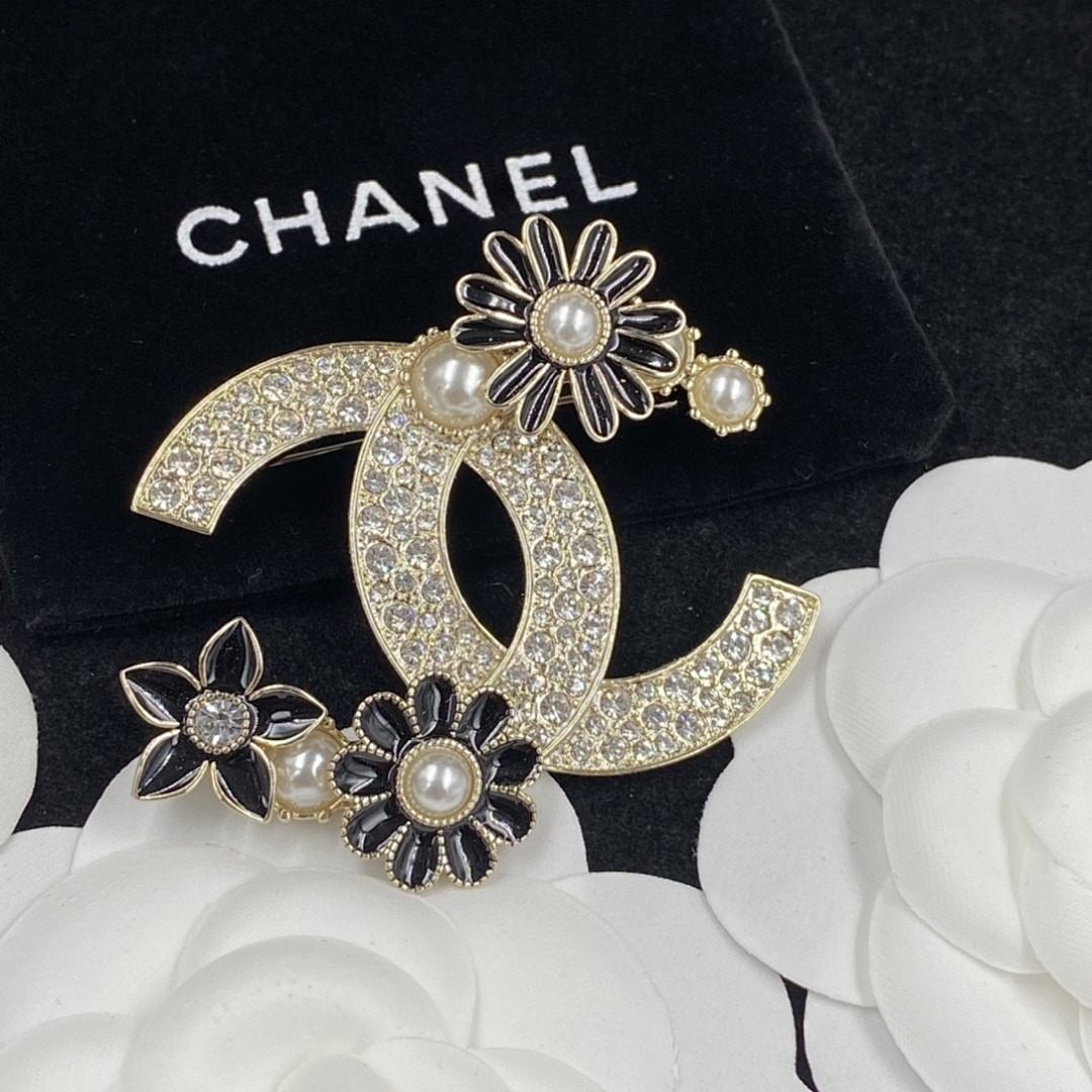 Brooch 263