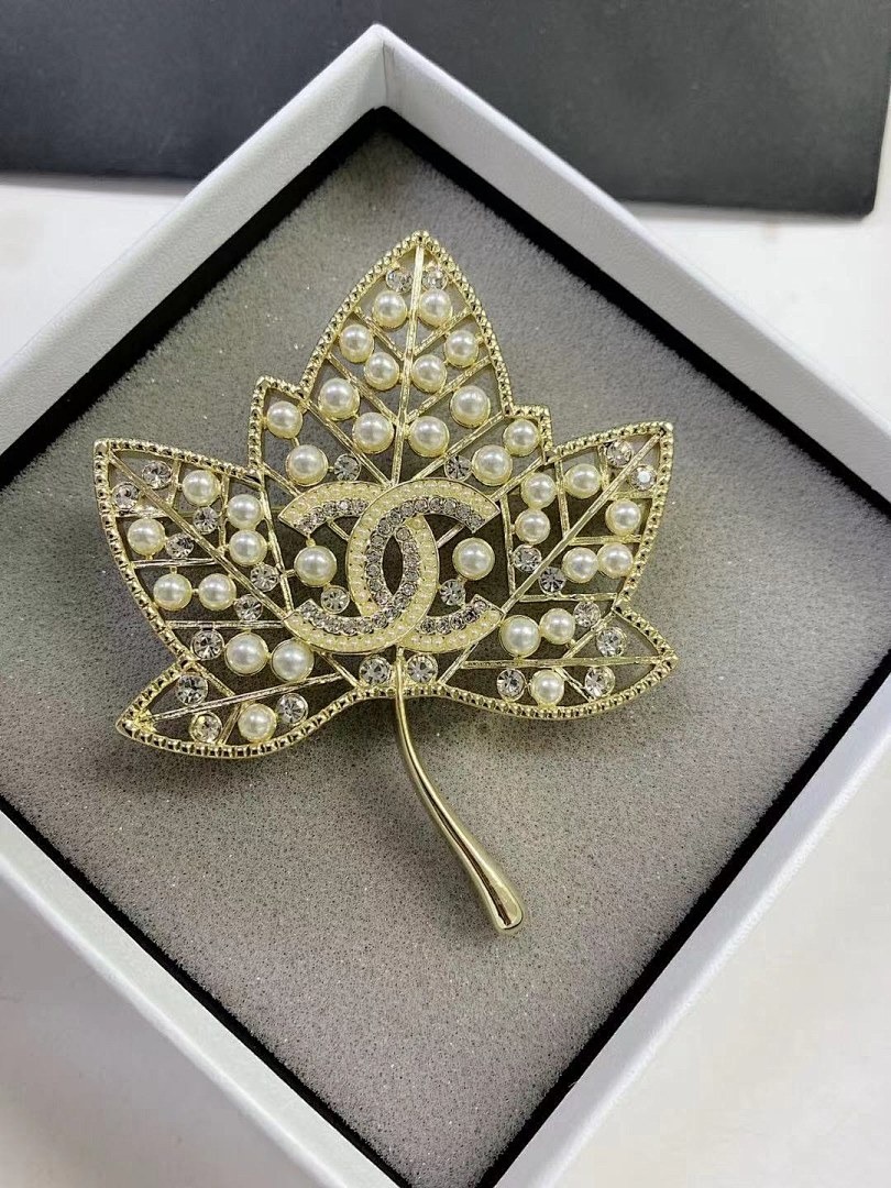 Brooch 292