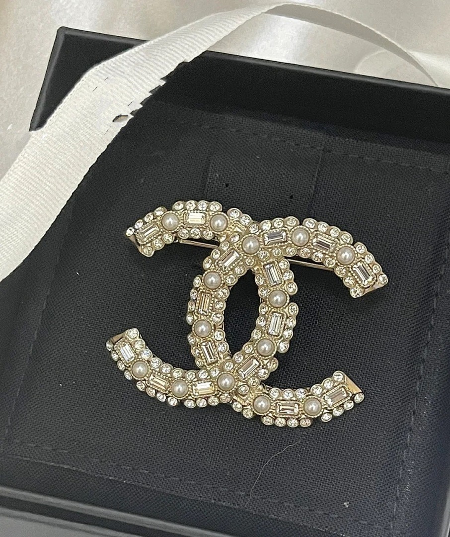 Brooch 317