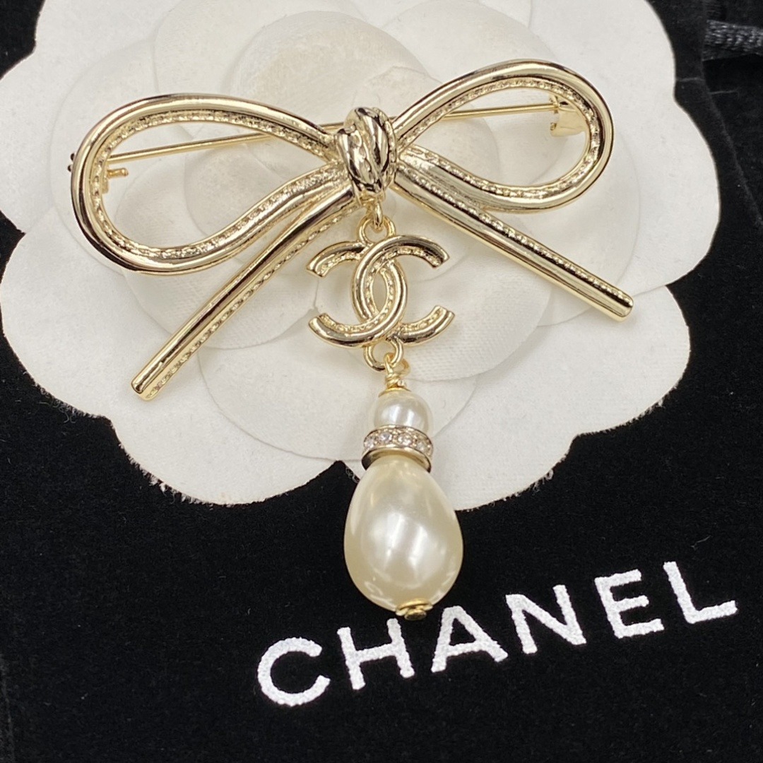 Brooch 325