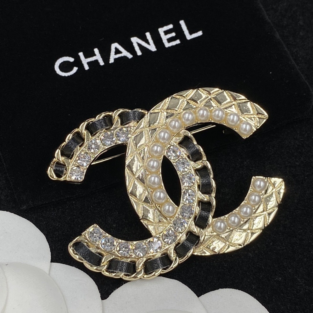 Brooch 331
