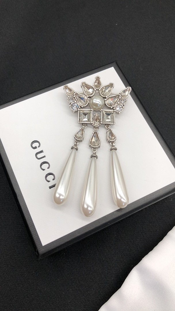 Brooch 337