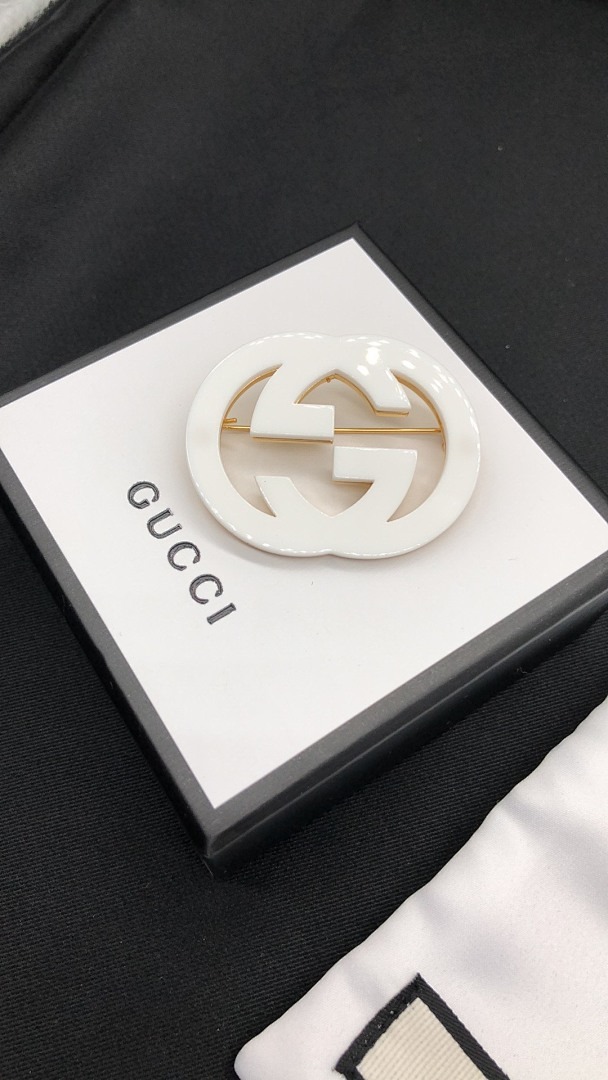 Brooch 339