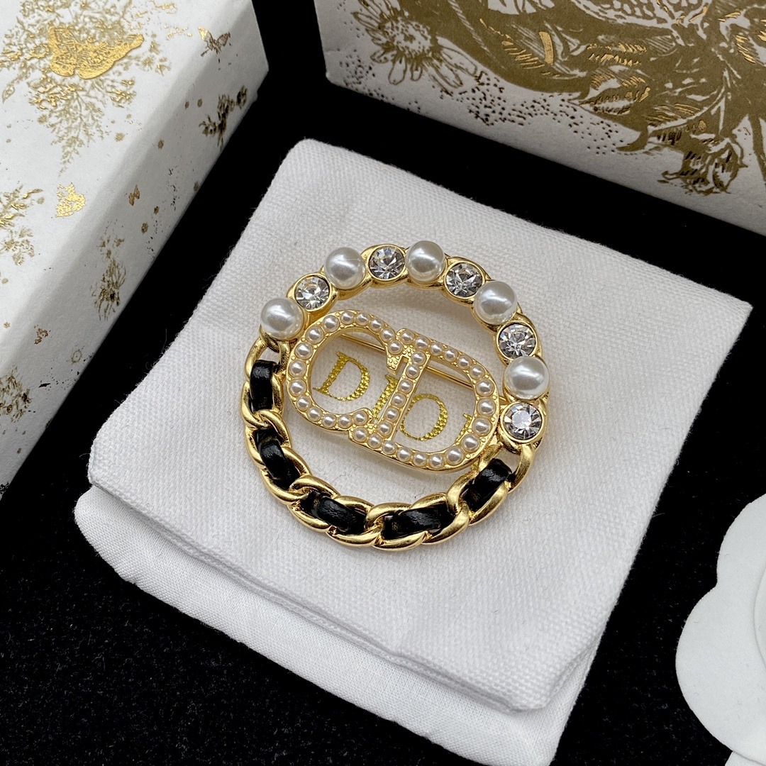 Brooch 349