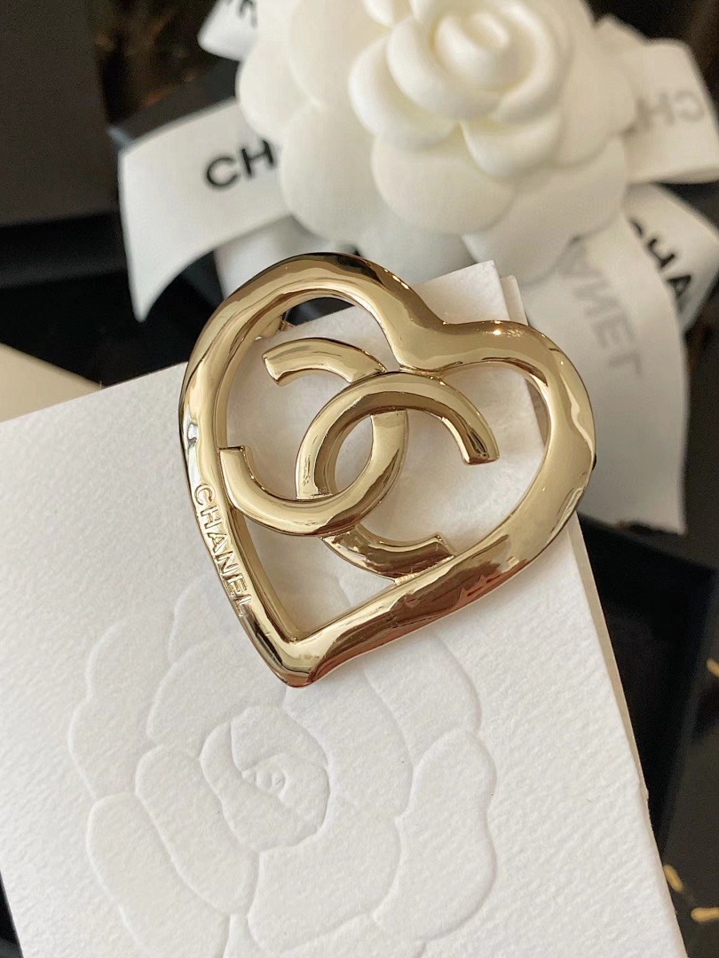 Brooch 367