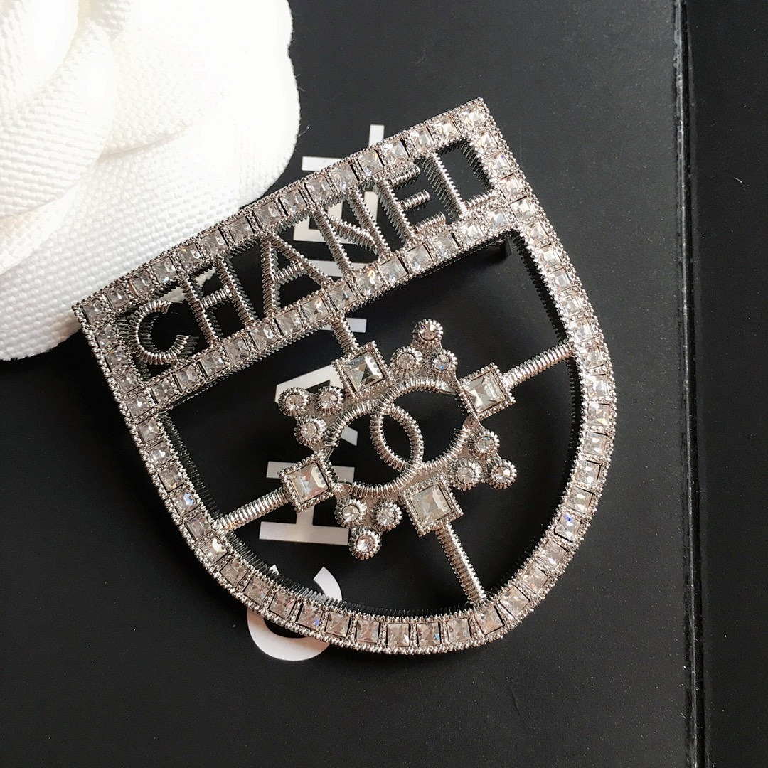Brooch 418