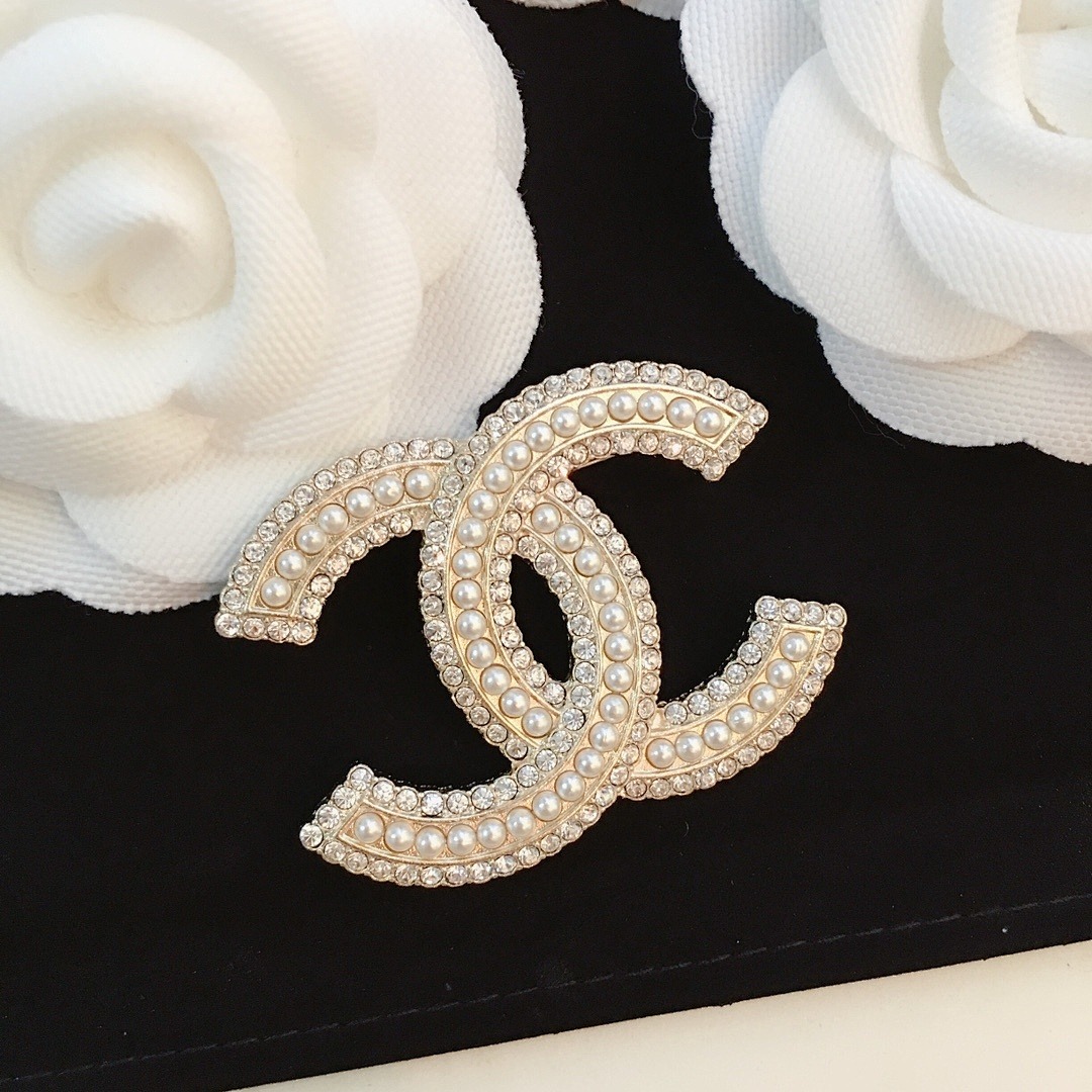 Brooch 419
