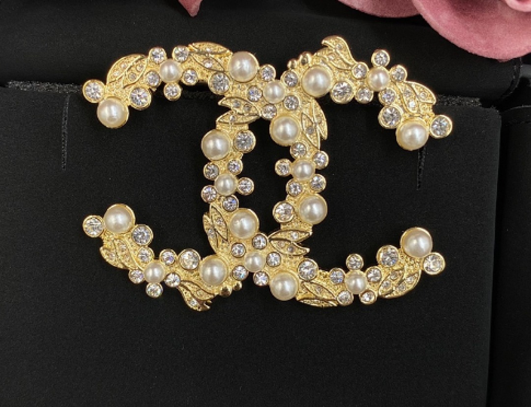 Brooch 424