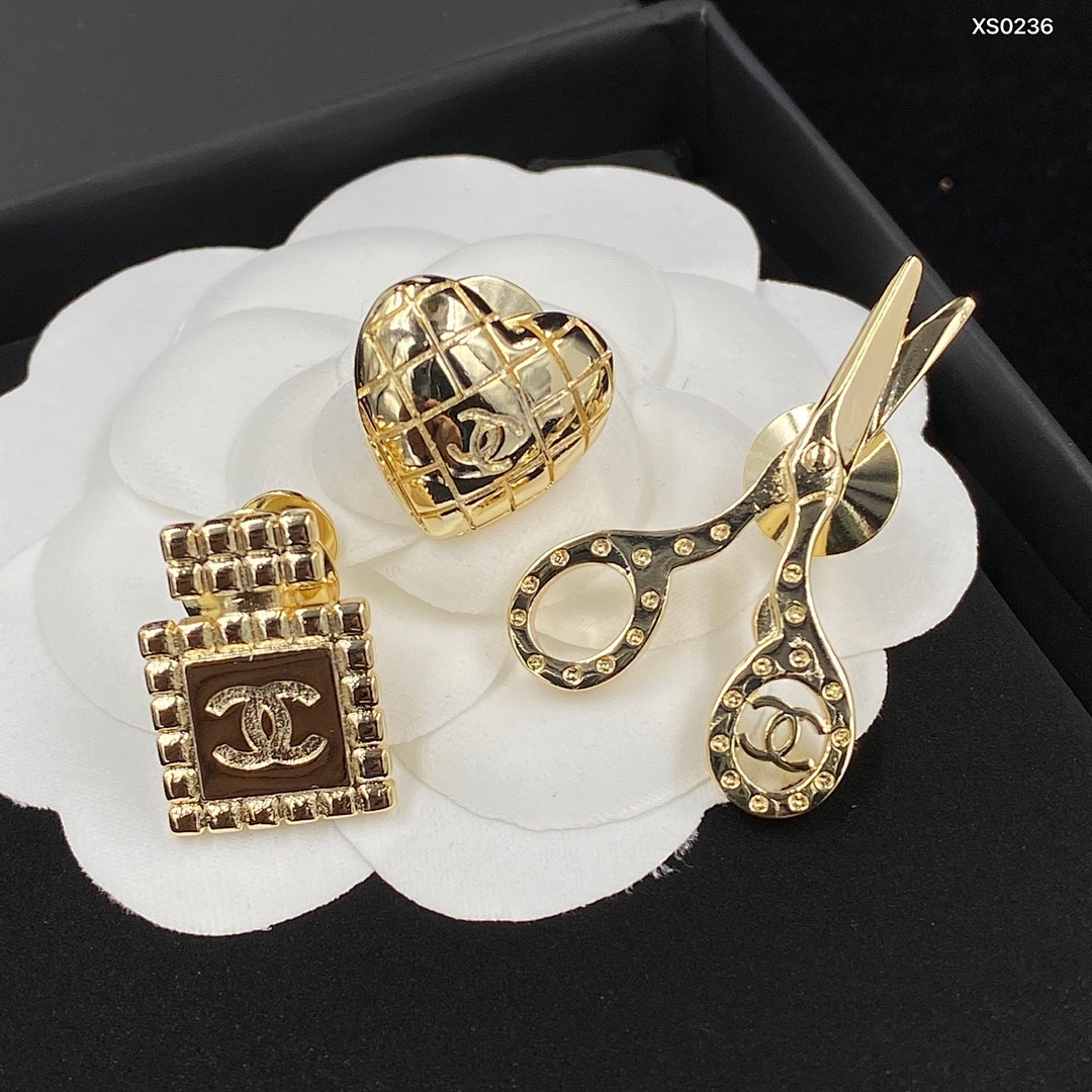 Brooch 447