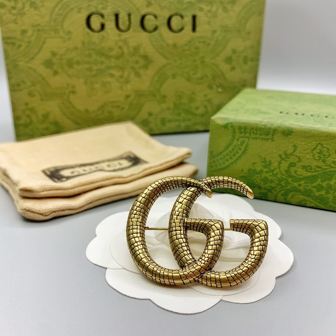 Brooch 453