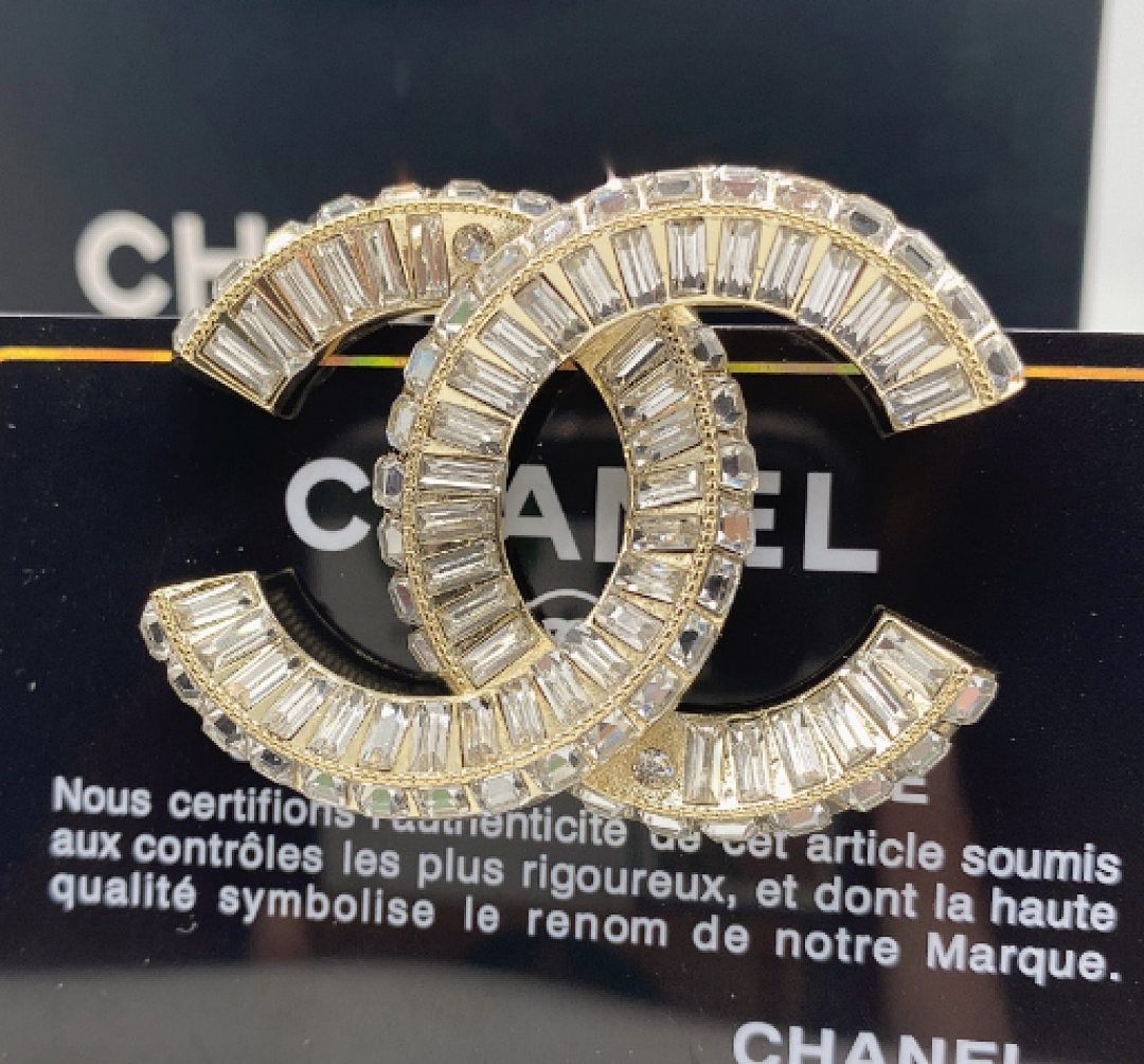 Brooch 461
