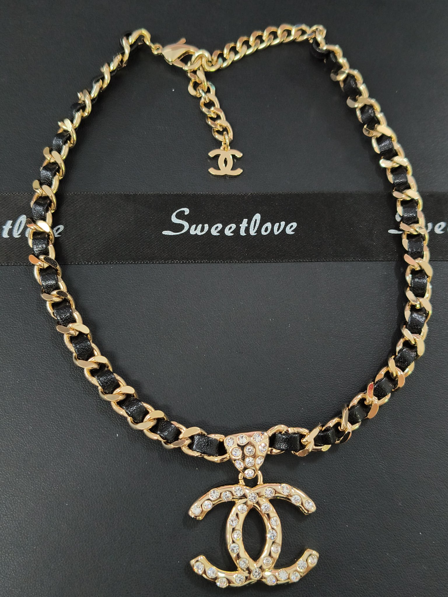 Oval Pendant Necklace