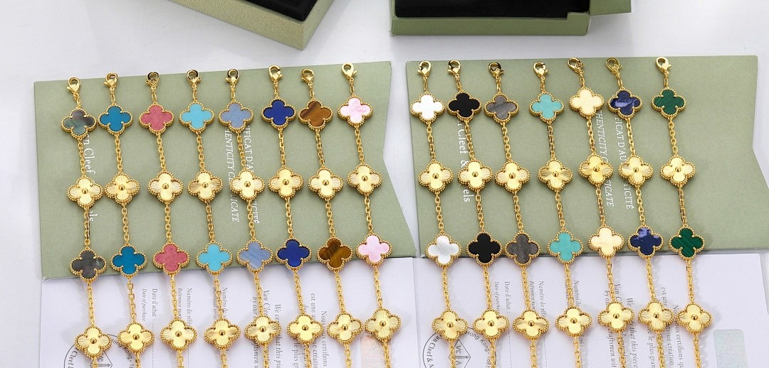 VCA Bracelet 27