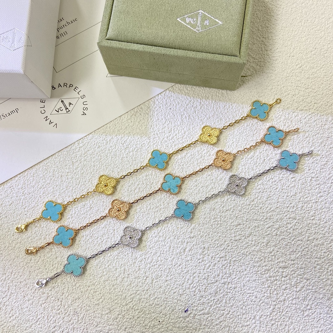 VCA Bracelet 28