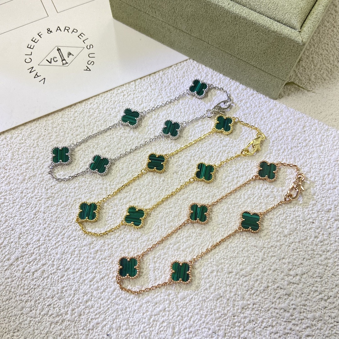 VCA Bracelet 34