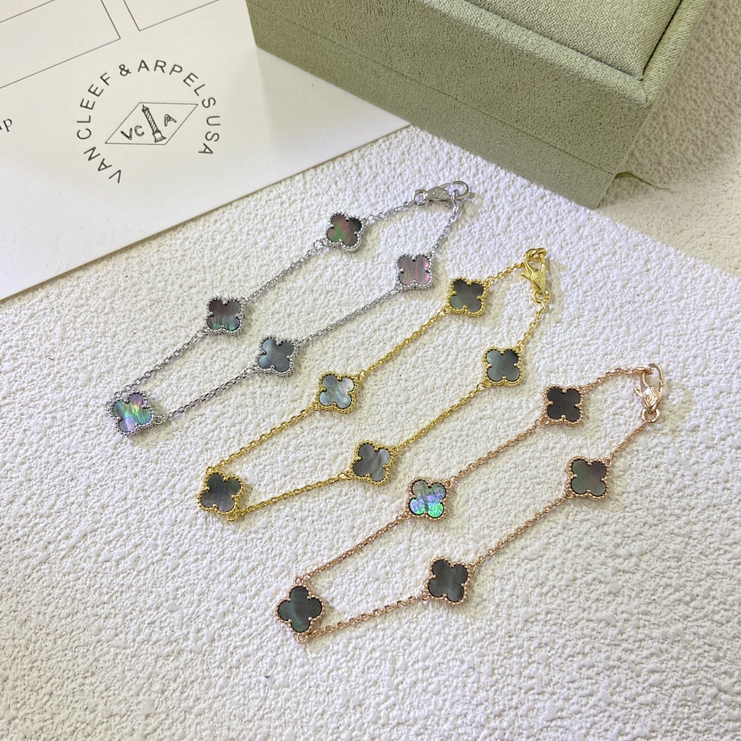 VCA Bracelet 35