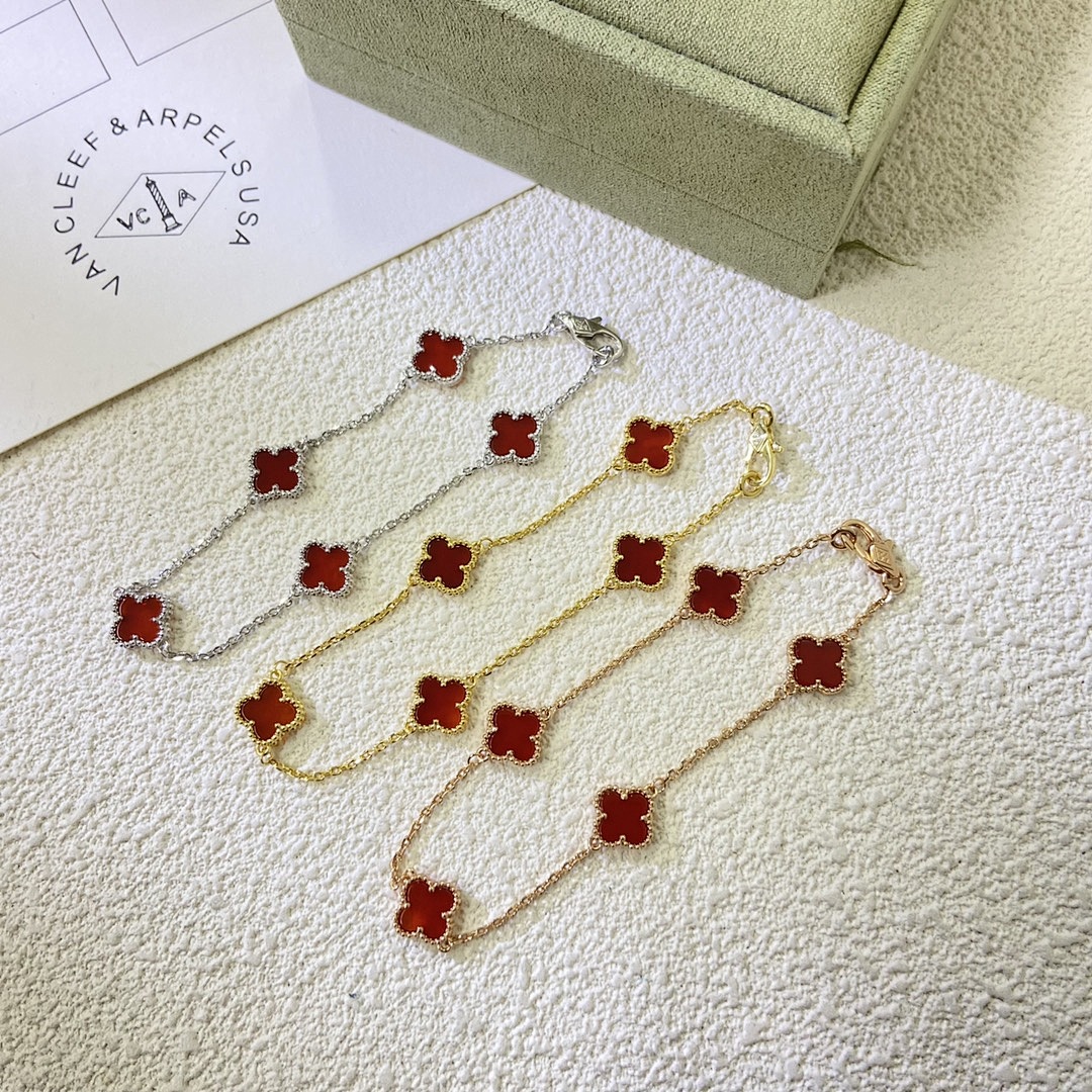 VCA Bracelet 38