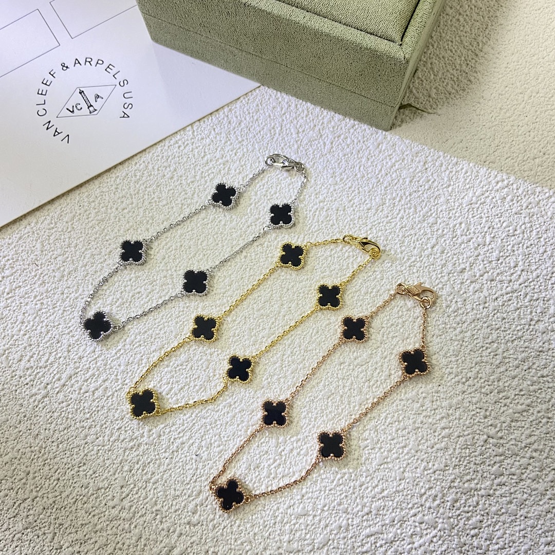 VCA Bracelet 39