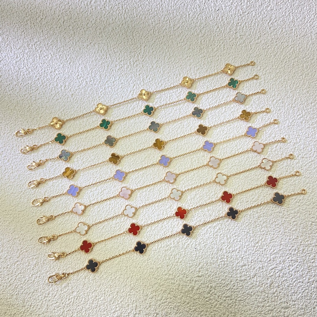 VCA Bracelet 43