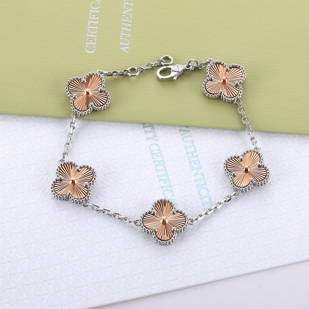 VCA Bracelet 90