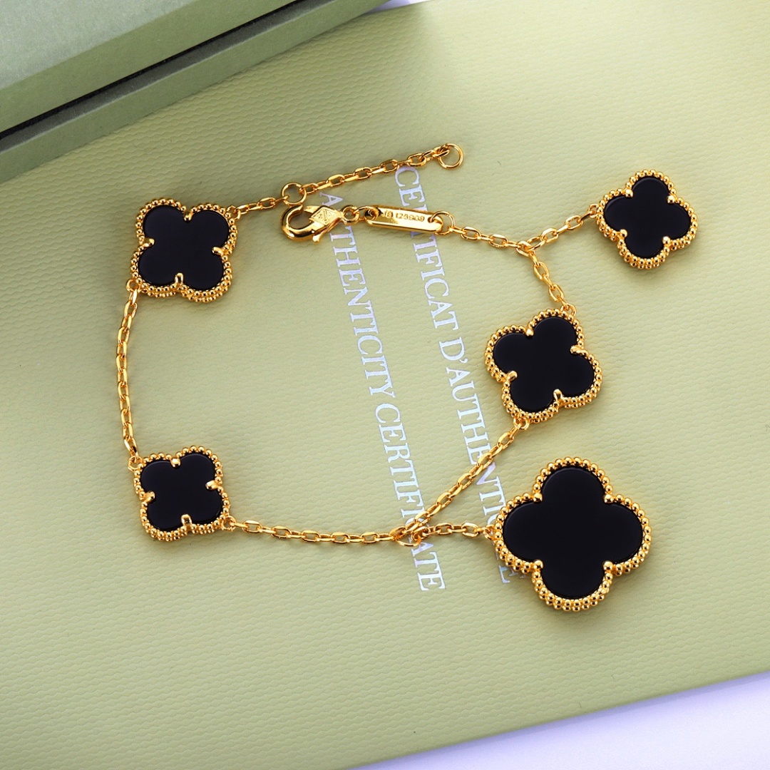VCA Bracelet 91
